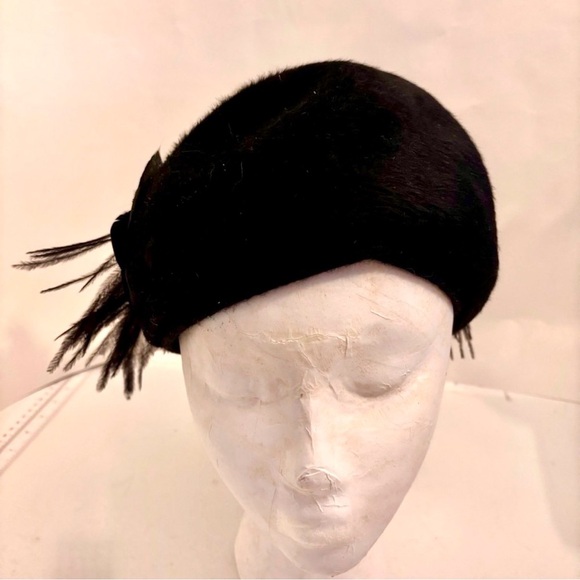 Vintage Hudson’s Bay women’s black feather hat fascinator headpiece - Picture 1 of 7